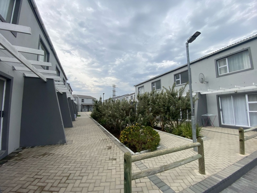 2 Bedroom Property for Sale in Stratford Green Western Cape